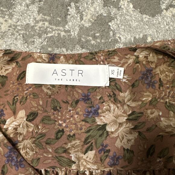 ASTR the label Short Sleeved Shirred Front Floral Mini Dress Size XS - Picture 7 of 11